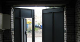 Купить гаражные ворота распашные Красный Сулин, цена от 3828 руб.
